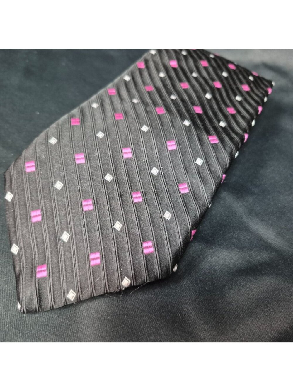 Chelsea by Robert Talbott Geometric Debonaire Blk/Pnk/Wht Classic Silk Necktie - Picture 2 of 5